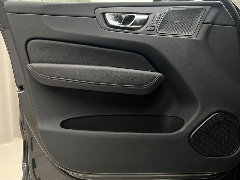 Volvo XC60 B5 AWD INSCRIPTION AUT - fotka 7 z 48