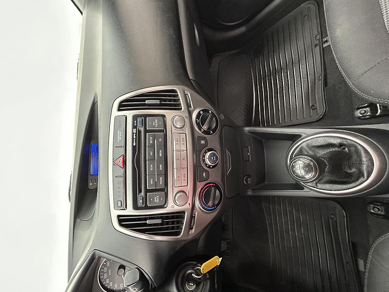Hyundai i20 1.2 i Family - fotka 15 z 20