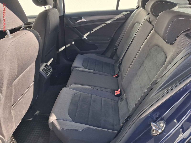 Volkswagen Golf (2019) 1.5TSi, 2.maj,ČR, LED, kamera - fotka 10 z 17