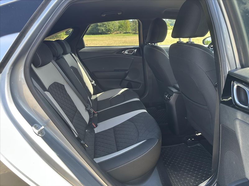 Kia ProCeed 1,4 T-GDI 103kW GT-Line CZ - fotka 14 z 37