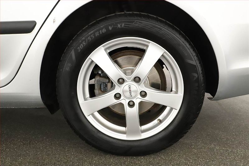 Škoda Octavia (2012) 2.0 TDI, Park. senzory - fotka 12 z 12