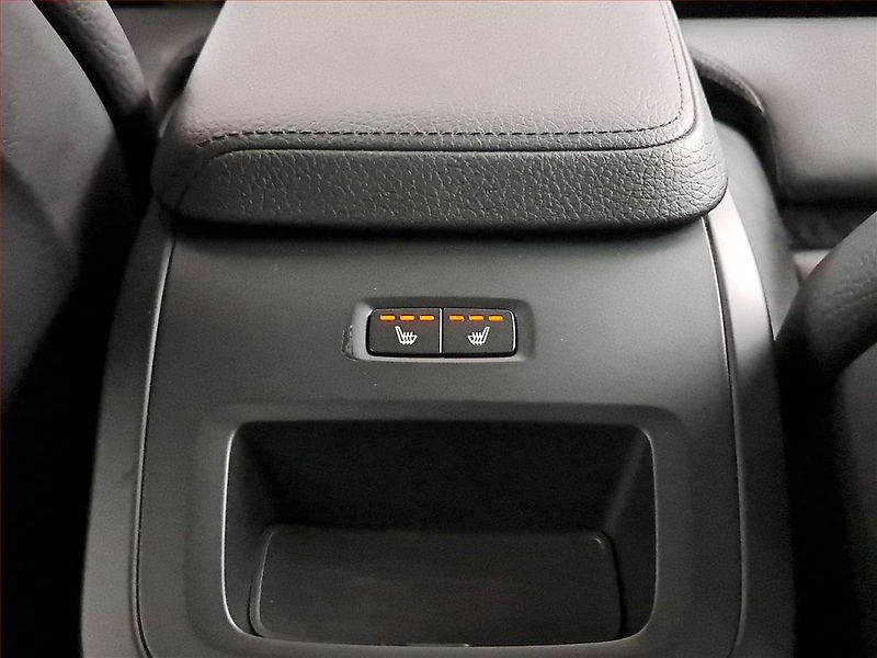 Volvo XC60 (2021) Inscription B4 AWD - fotka 26 z 27