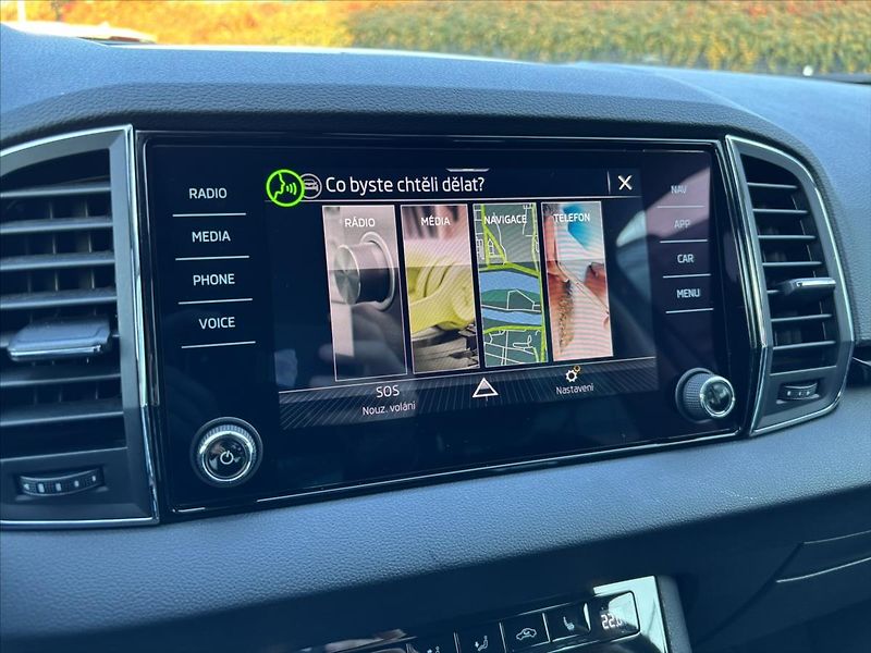 Škoda Karoq 2,0 TDi 110kW Style ADAPTIV - fotka 24 z 45