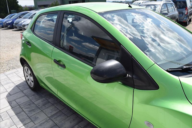 Mazda 2 1,4 I 55KW NOVÁ STK KLIMA - fotka 9 z 39