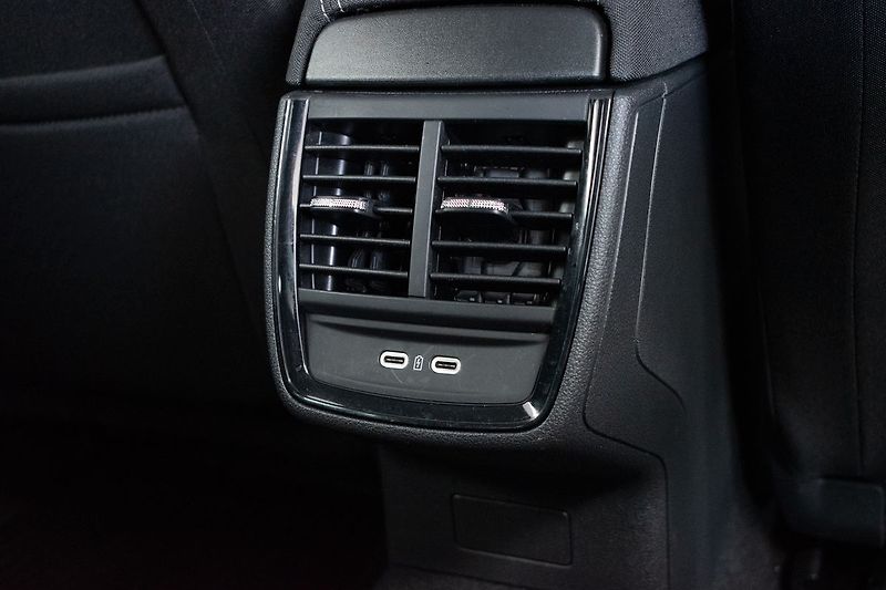 Škoda Scala 1.6 TDI DRIVE 125 YEARS*ČR 1.M - fotka 13 z 37