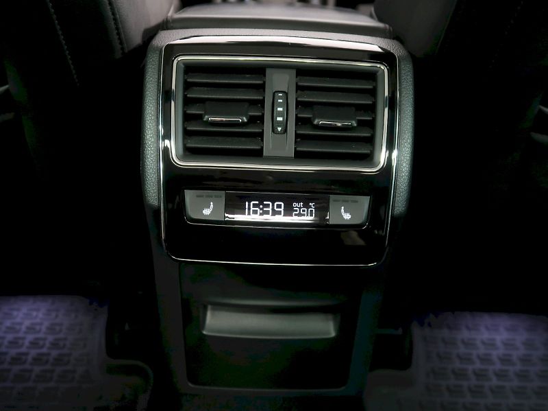Škoda Superb (2022) iV LAURIN&KLEMENT 1.4TSI 115KW - fotka 40 z 45