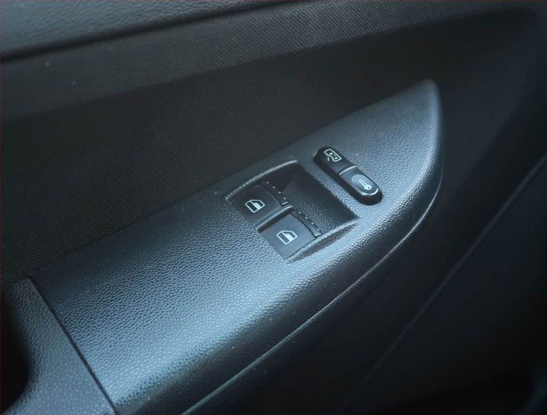 Škoda Fabia (2006) 1.2 12V, Serv.kniha, po STK - fotka 17 z 18