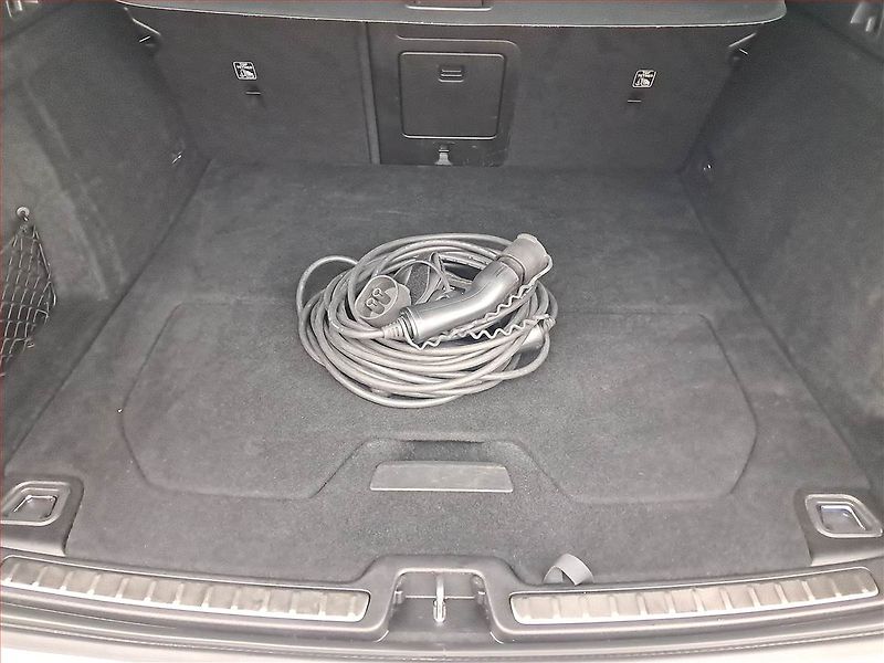 Volvo V60 (2021) R-Design T8 Twing Engine - fotka 27 z 27
