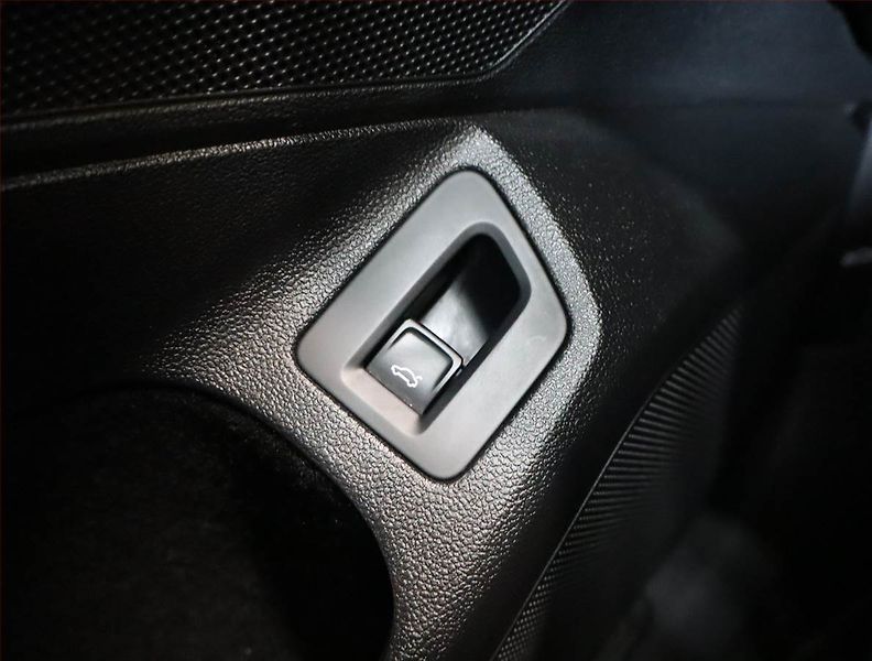 Volkswagen Passat (2021) 2.0 TDI, Automat, Kůže, Navi - fotka 28 z 31