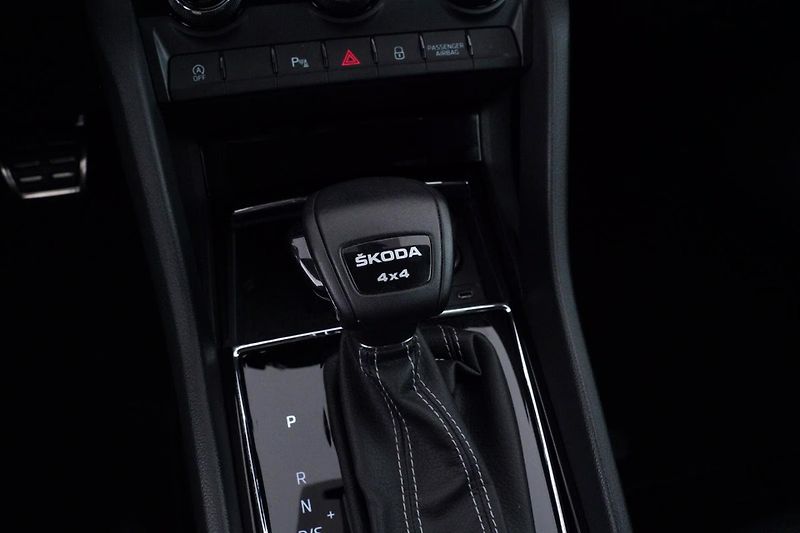 Škoda Karoq 2.0TSI 4x4 Sportline DCC Kůže - fotka 20 z 29