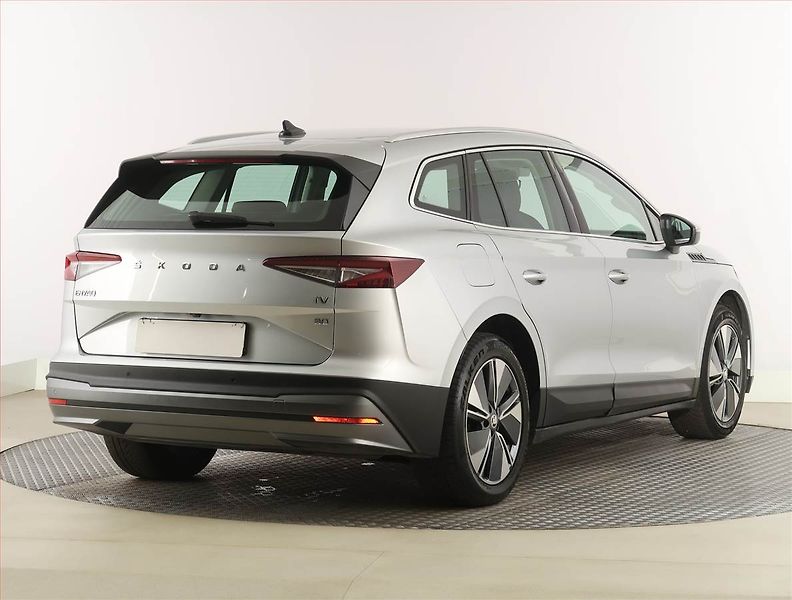 Škoda Enyaq (2023) Loft iV 80 (82 kWh), SoH 94% - fotka 5 z 28