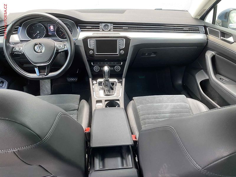 Volkswagen Passat (2016) 2.0 TDi, Highline, DSG, LED - fotka 8 z 20