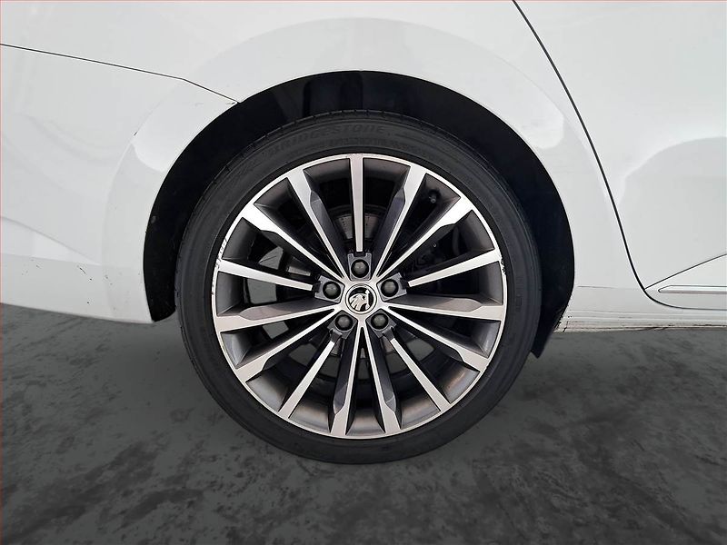 Škoda Superb (2023) Laurin&Klement 2.0 TDI - fotka 15 z 21