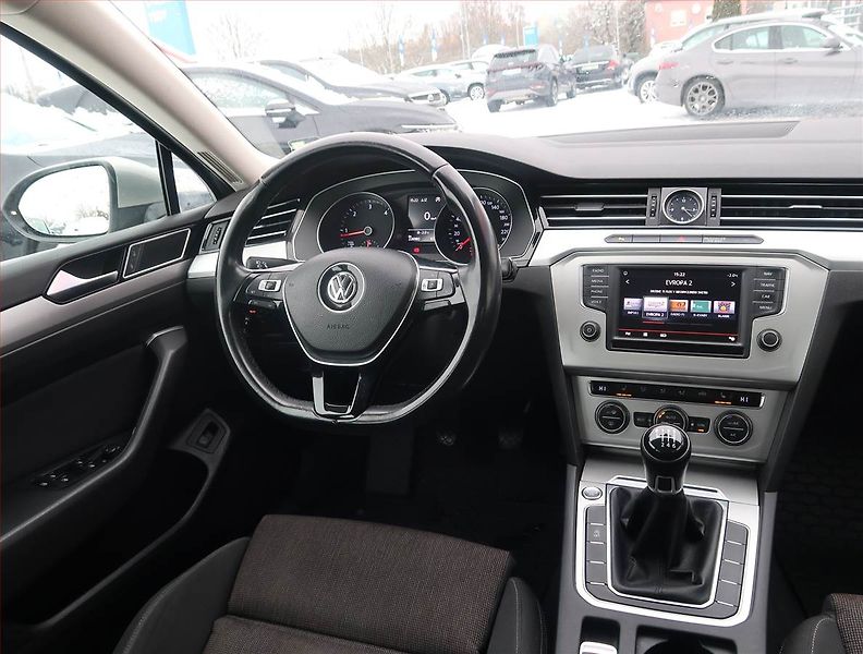Volkswagen Passat (2016) 1.6 TDI, Serv.kniha, Navi - fotka 7 z 15