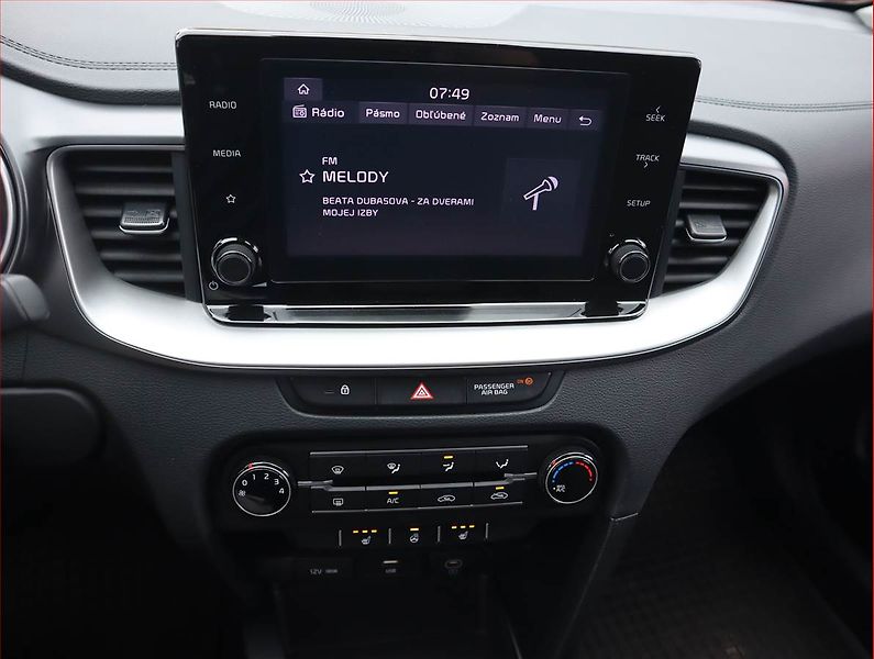 Kia Ceed (2023) Silver 1.5 T-GDI - fotka 12 z 20