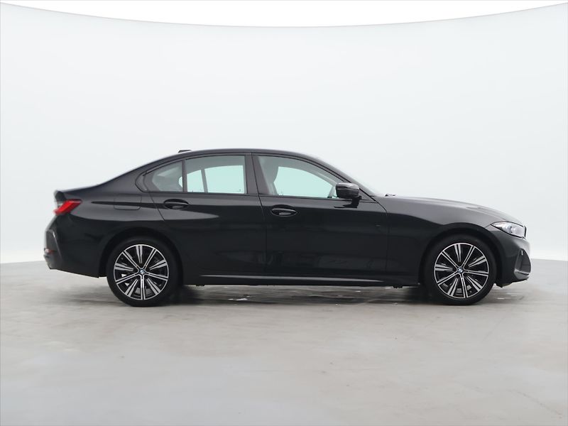BMW Řada 3 2,0 318i 115kW Aut Virtual LED - fotka 8 z 32