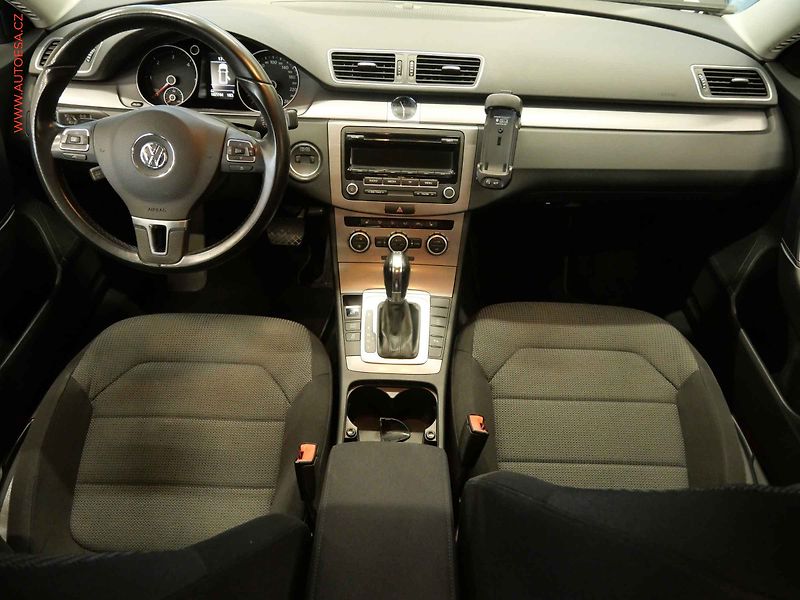 Volkswagen Passat (2013) 2.0TDi, DSG, klima - fotka 8 z 21