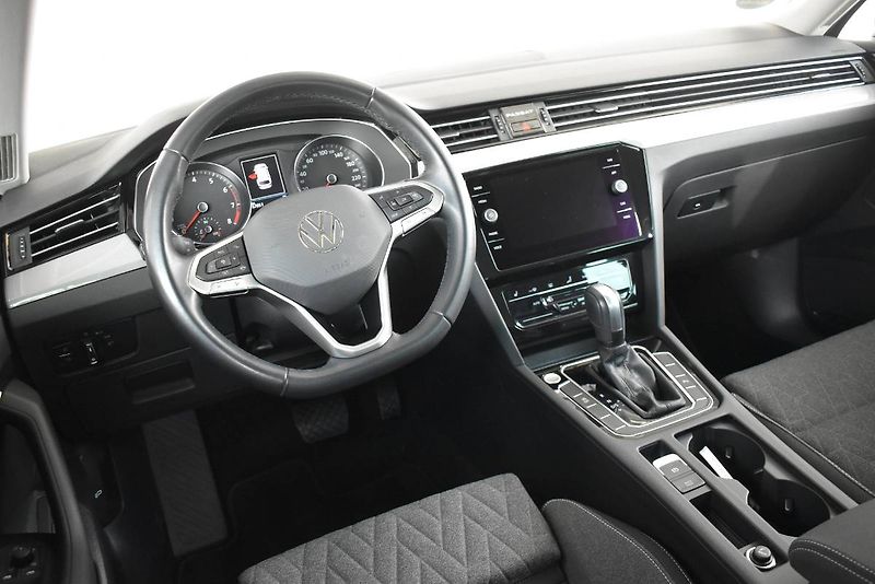 Volkswagen Passat Variant (2023) 1.5TSI 110kW DSG,Závěs - fotka 11 z 22