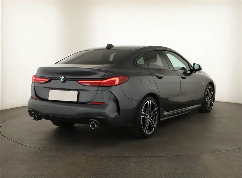 BMW Řada 2 (2021) Sport Line 218d - fotka 5 z 20