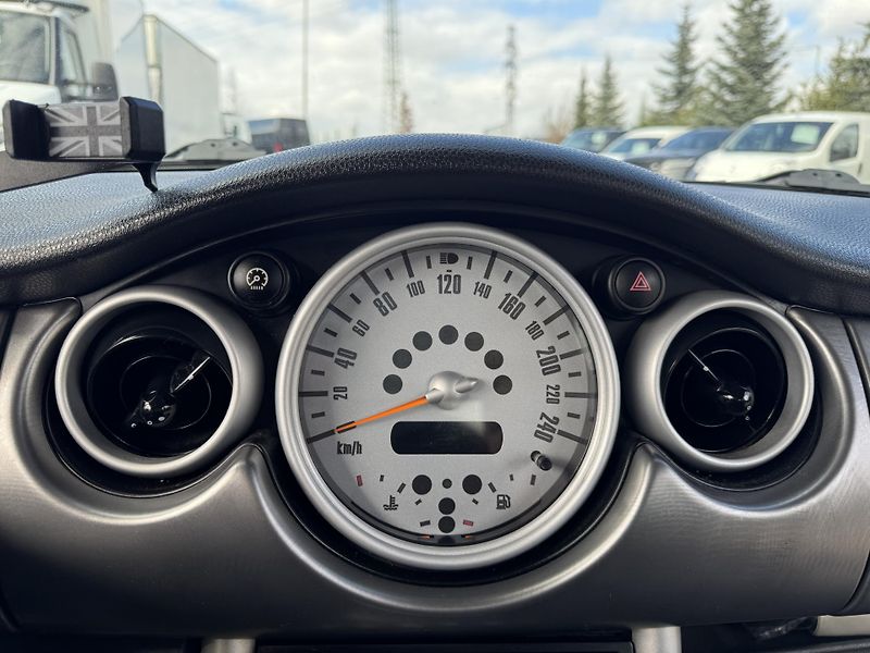 Mini Cooper S 1.6, 120kw, Cooper S - fotka 22 z 28