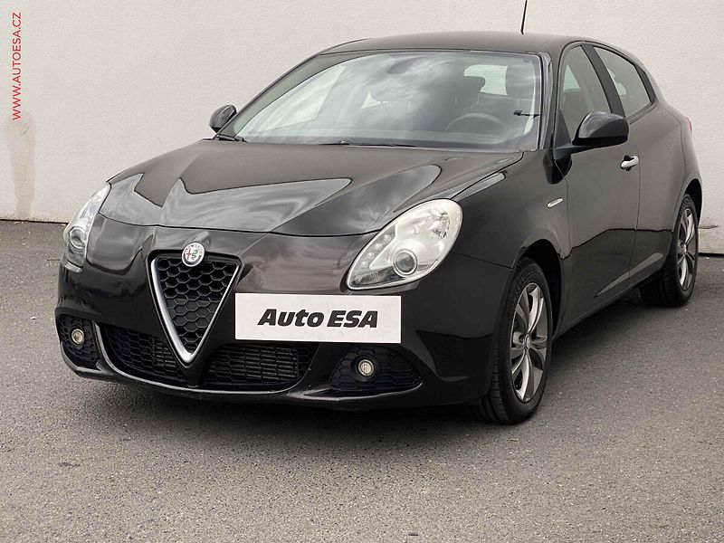 Alfa Romeo Giulietta (2013) 1.6 D, AC, park.asist - fotka 3 z 14
