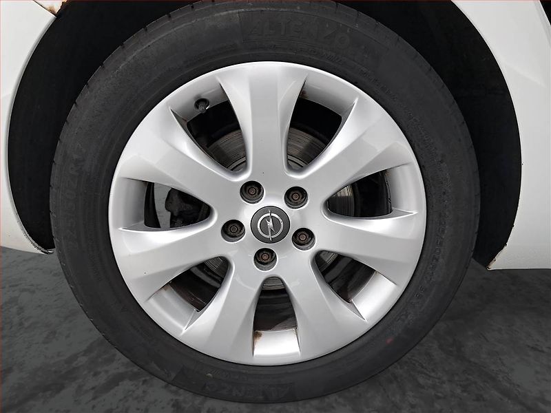 Opel Astra (2011) 2.0 CDTI, nová STK, Tažné - fotka 14 z 16