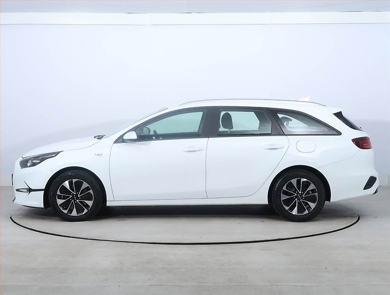Kia Ceed (2024) 1.5 T-GDI - fotka 3 z 22