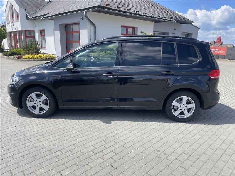 Volkswagen Touran 2,0 TDi 110kw Highline Panoram - fotka 2 z 48