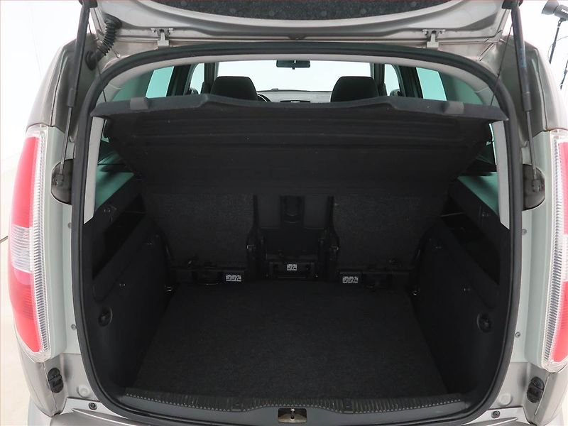 Škoda Roomster (2010) Elegance 1.2 TSI, Tempomat - fotka 13 z 16
