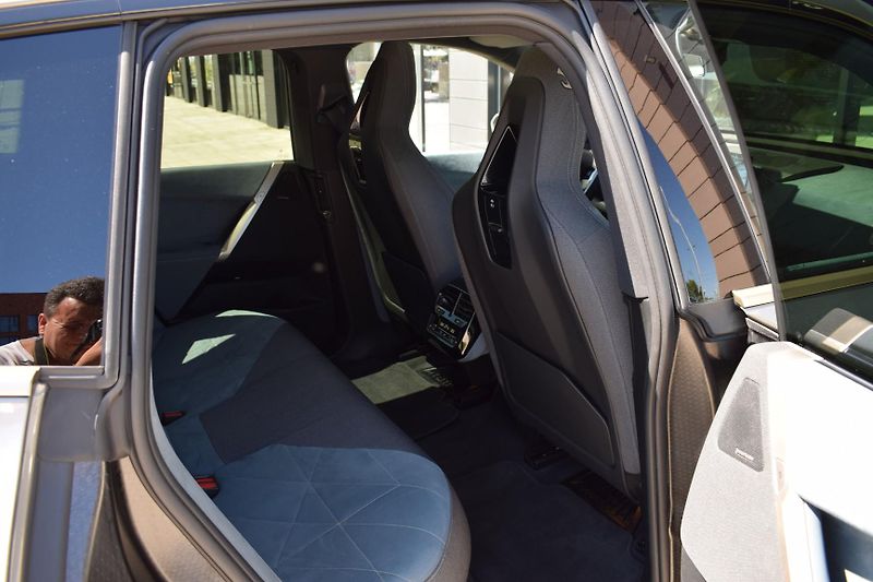 BMW iX (2024) iX40xD/pano/360 - fotka 38 z 46