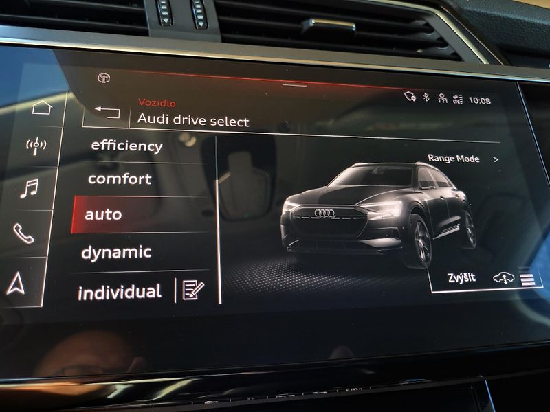 Audi e-tron 55 Quattro 300kW ČR 1.majitel - fotka 19 z 50