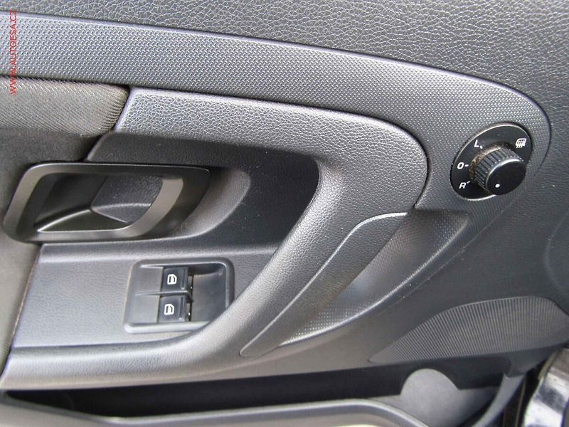 Škoda Roomster (2010) 1.2TSi, 1.maj, Style - fotka 11 z 16