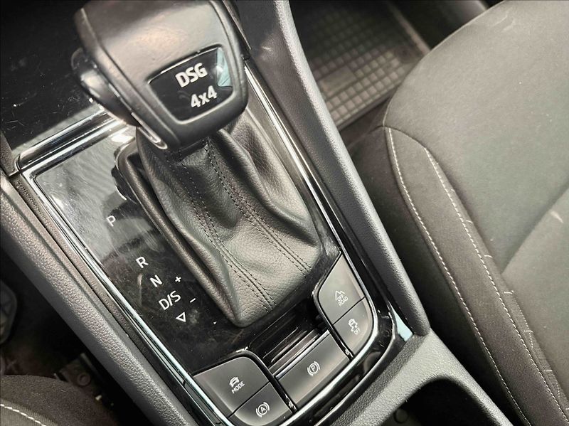 Škoda Karoq 2,0 TDI AMBITION 4X4 AT - fotka 10 z 15