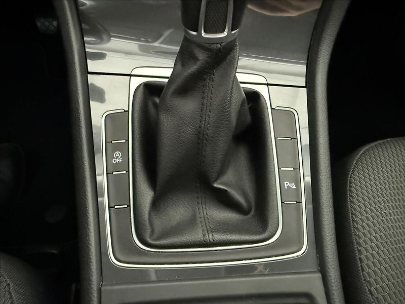 Volkswagen Golf 1,4   TSI,COMFORTLINE,SERVISKA - fotka 22 z 26