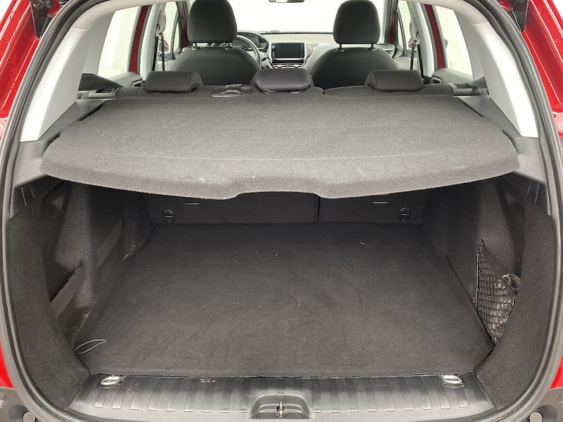 Peugeot 2008 (2018) 1.6 HDi, 2.maj,ČR, GT Line - fotka 7 z 17