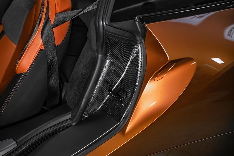 BMW i8 ROADSTER LASER/H&K/HUD/KARBON - fotka 23 z 25