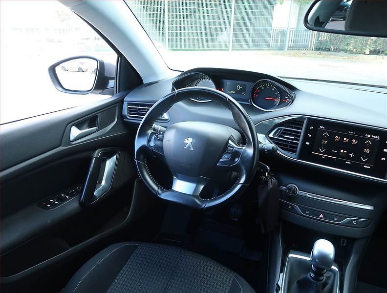 Peugeot 308 (2018) 1.2 PureTech, Tempomat - fotka 7 z 20