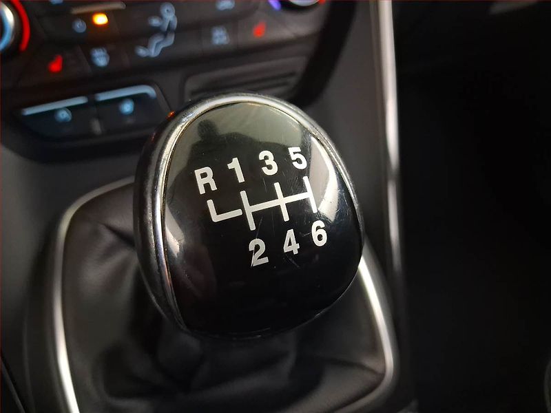 Ford Kuga (2018) 2.0 TDCi, 4X4, Serv.kniha - fotka 13 z 16
