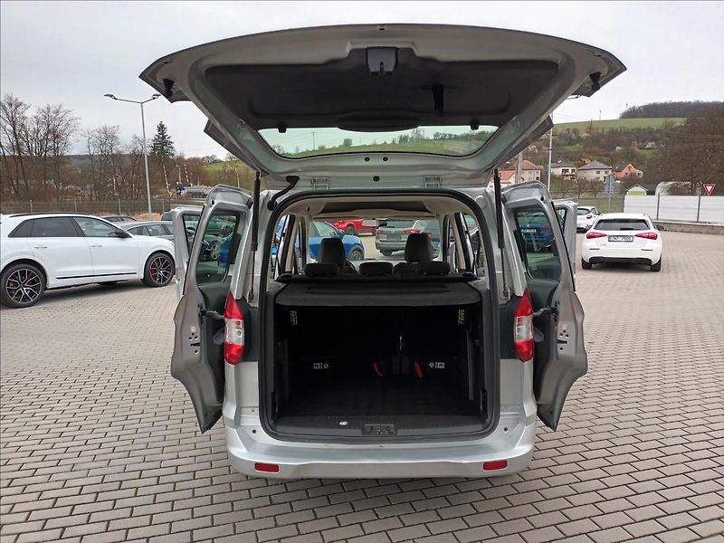Ford Tourneo Courier 1,5 TDCI,ČR,SERVISKA,ROZVODY - fotka 17 z 37