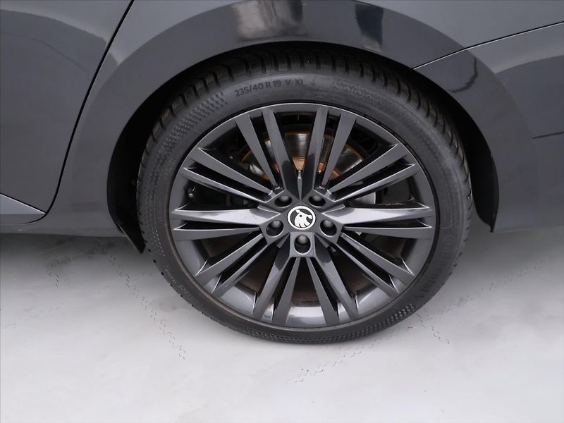 Škoda Superb 2,0 TDI 147kW Style 4x4 Kůže - fotka 28 z 35