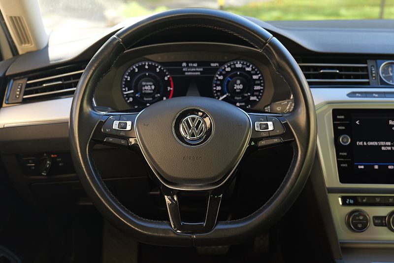 Volkswagen Passat 1.4 TSI DSG Kamera Cockpit Taž - fotka 20 z 38