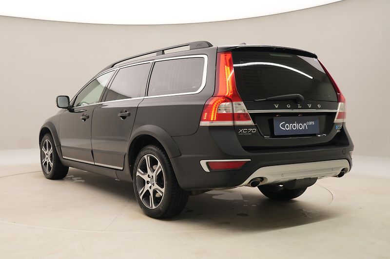 Volvo XC70 D5 AWD MOMENTUM CZ AUT - fotka 8 z 47