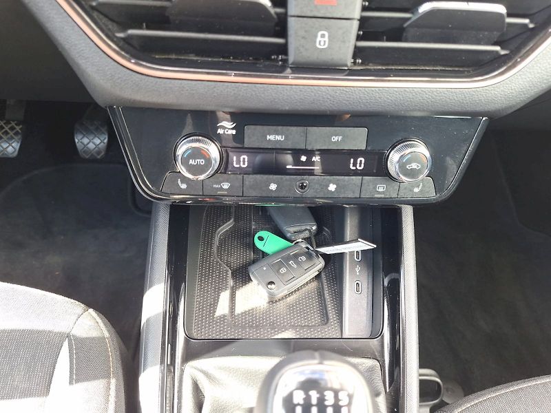 Škoda Kamiq (2025) 1.0 TSI / 85 kW / 6MP / TOP SE - fotka 15 z 31
