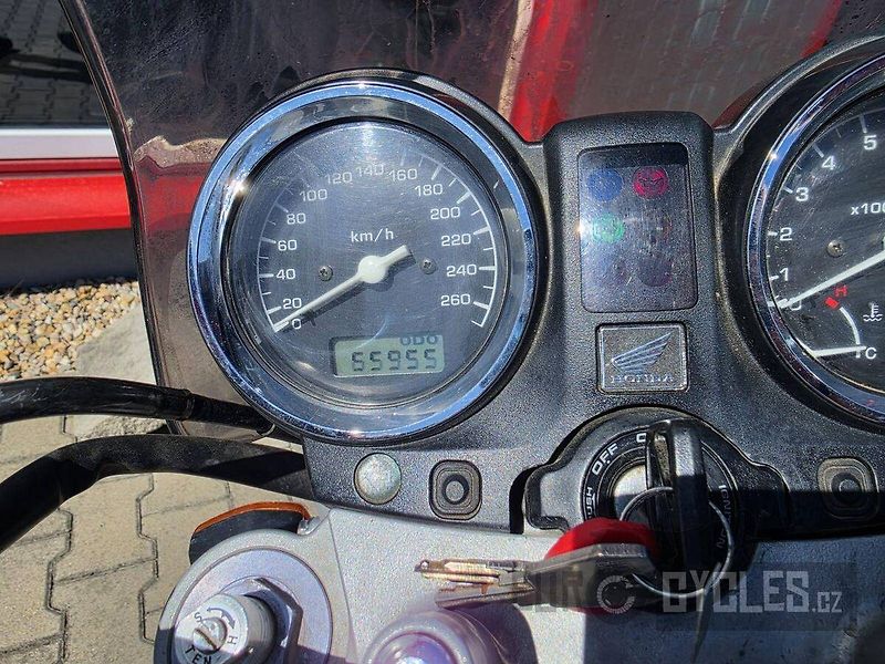 Honda CB 900 F Hornet (2004) - fotka 17 z 17