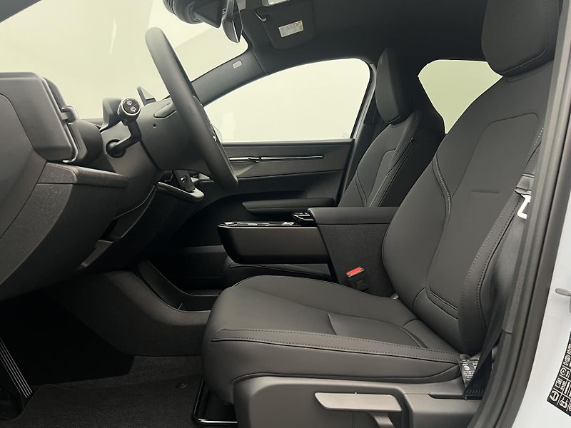Volvo EX30 (2026) P8 AWD electric PLUS - fotka 3 z 46
