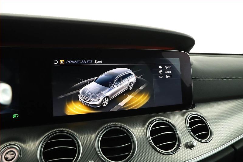 Mercedes-Benz Třídy E (2018) E 220 d 4MATIC - fotka 13 z 21