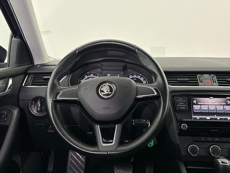 Škoda Octavia Ambition DSG - fotka 18 z 27