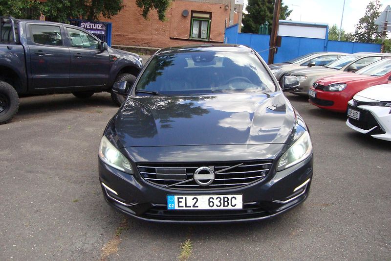 Volvo V60 (2013) PLUG-IN-HYBRID,2.4D6,AWD,158kW - fotka 2 z 78