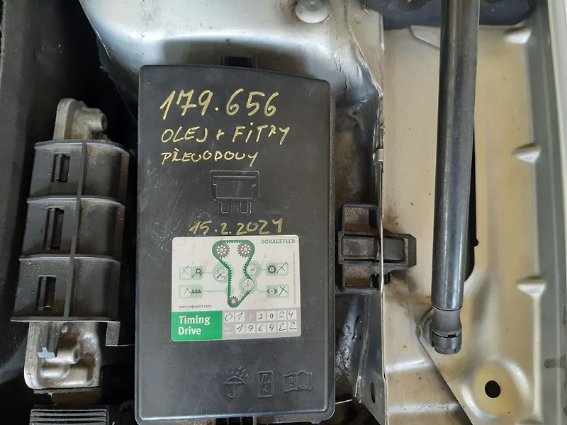 Škoda Octavia 2.0 TDI RS COMBI NAVI - fotka 29 z 29