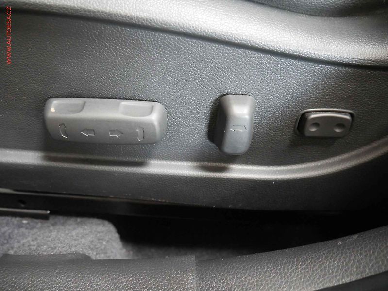 Hyundai i30 (2015) 1.6GDi, 1.maj,ČR, servis - fotka 19 z 21